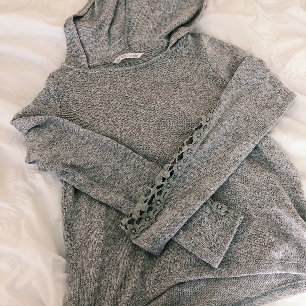 knitted gray sweater
